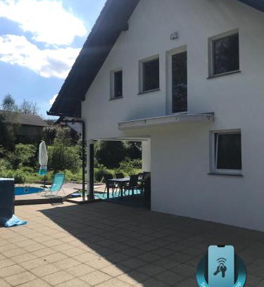 Novo Mesto House | Discover Lepa Dolenjska: Poolside Bliss & Ocean Views