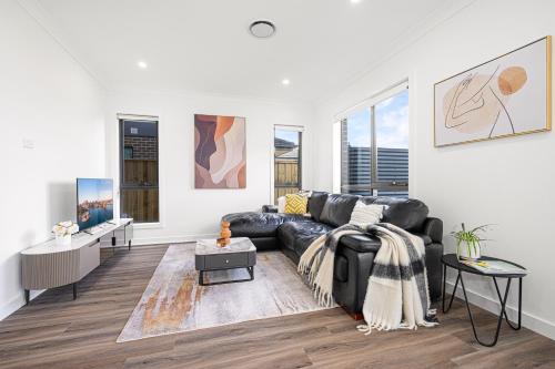 Leppington Villa | Family-Friendly 5BR House Near Woolworths Train Station