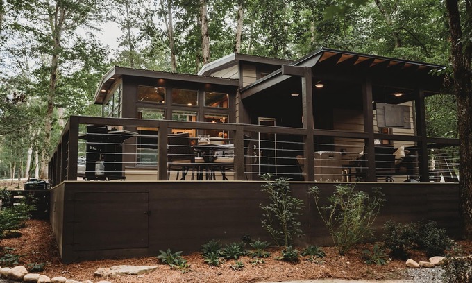 Monteagle Cabin | Top-Rated Leprechaun Lodge with Family-Friendly Amenities