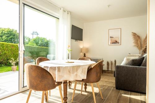 Vaucelles House | Tranquil Leptitchezsoi: Oceanfront Escape Near Bayeux