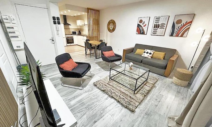 Cambrai Apartment | Inviting Le Relais d'Odile: Child-Friendly in City Center