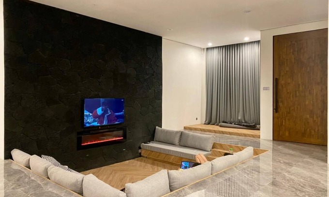 Bandung Villa | LeRoca, Villa with Pool, 15 min to Paris Van Java mall