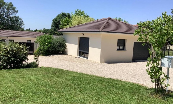 Tossiat House | Experience Les Écorchoux: Pet & Child Friendly Retreat