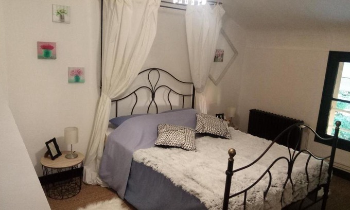 Berig-Vintrange Bed & Breakfast | Pet-Friendly Retreat at Les 2 Granges with Ocean View