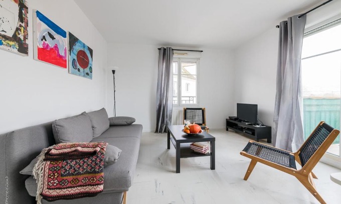 Bretigny-sur-Orge Apartment | Family-Friendly Getaway at Les 2 Lys with Great Reviews