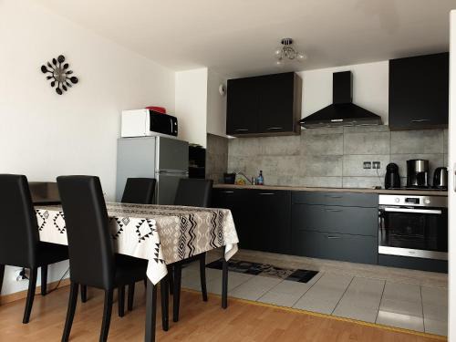 Pluneret Apartment | Oceanfront Escape at Les 2 rivières in Golfe du Morbihan