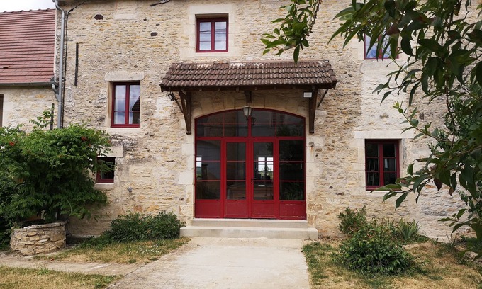 Montillot Cottage | Experience Les 2 Rivieres: A Guest Favorite Near Vézelay
