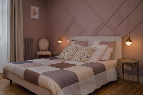 Oloron-Sainte-Marie House | Welcome to Les 3 Bérets: Oceanfront Rooms with Hot Tub