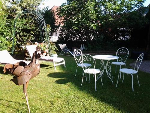 Dossenheim-Kochersberg Bed & Breakfast | Top-Rated Les 3 Clés with Oceanfront Dining Experience