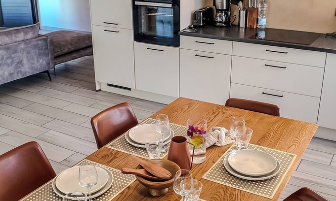 Etang Sale Les Bains Apartment | Modern Apartment Capucin: Family-Friendly Getaway Awaiting You