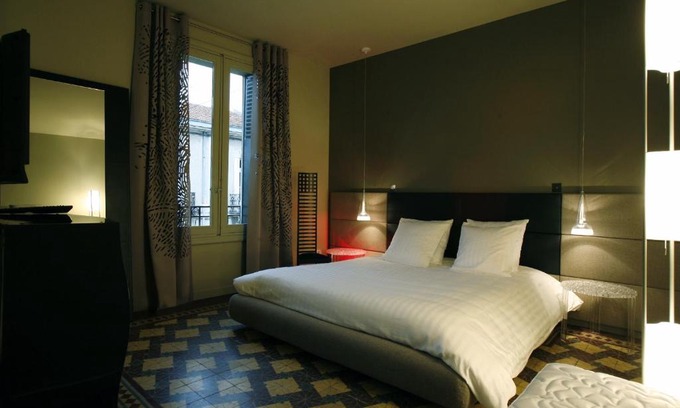 Les Arceaux Bed & Breakfast | Highly Rated Les 4 Étoiles with Family & Pet-Friendly Amenities