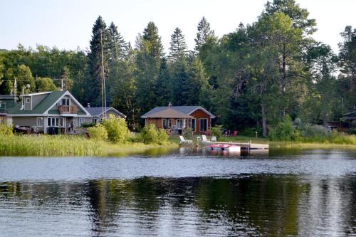 Chute-Saint-Philippe Ski Chalet | Pet-Friendly Oceanfront Getaway at Les 4 Chalets - Le 605