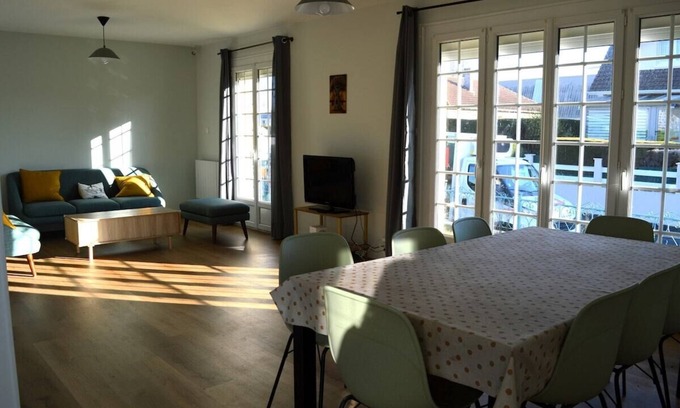 Luc-sur-Mer House | Relax at Les 7 Lutins: Garden, Wifi & Oceanfront Bliss