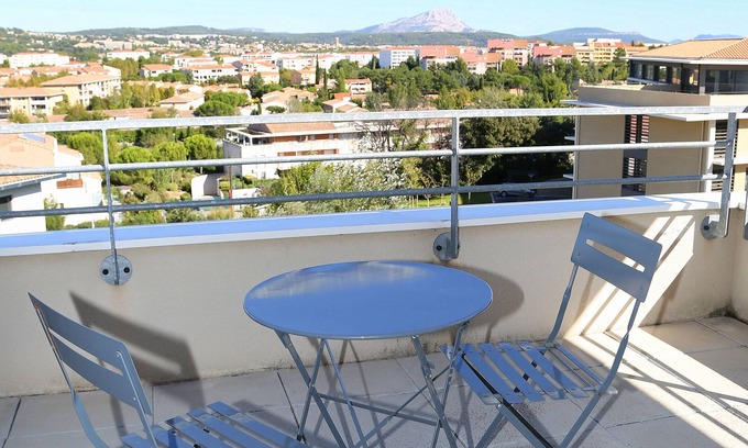 Grand Sud Apartment | Discover Les Académies Aixoises: Pet-Friendly Retreat