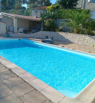 Les Accates Apartment | Family-Friendly Retreat at Les Accatines with Pool Access