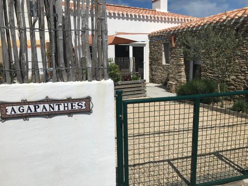 Noirmoutier-en-l'Ile House | Unforgettable Stays at Les Agapanthes - 10/10 Rated!