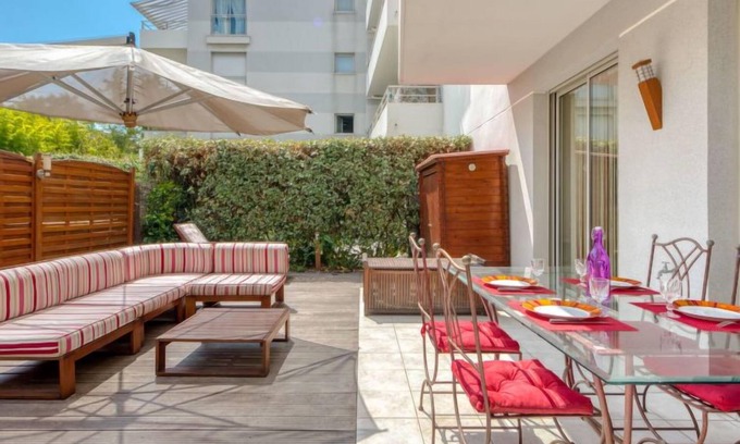 Cap-d'Antibes Apartment | Inviting Les allées du Cap: Oceanfront Getaway Awaits