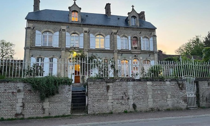 Oneux Bed & Breakfast | Experience Comfort at Les Anges: 9/10 Rating & Hot Tub