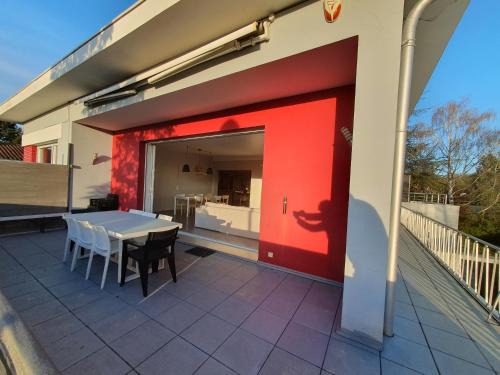 Plantieres Queuleu Apartment | Modern Apartments on Pompidou: Family & Pet-Friendly Stays