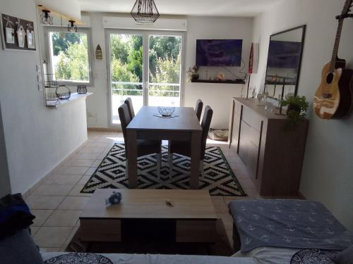 Mers-les-Bains Apartment | Cozy T3 Retreat with Private Parking for Family Comfort