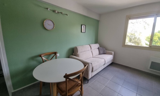 Greoux-les-Bains Apartment | Les bains de Provence 150 m thermal baths Ideal location