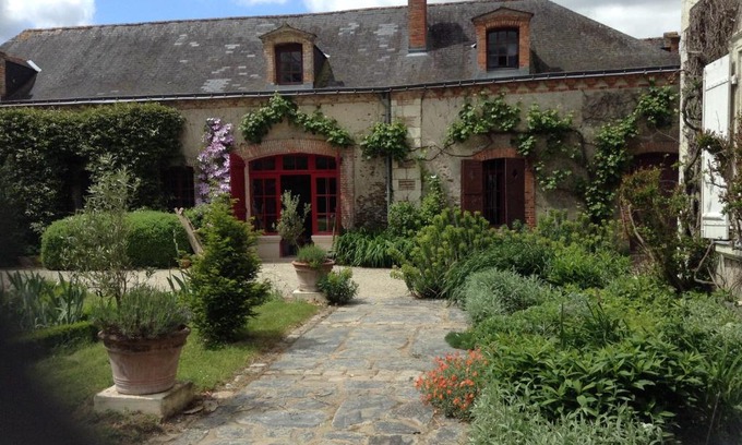 Chaze-sur-Argos House | Discover Les Borderies: Family-Friendly Retreat with Pool