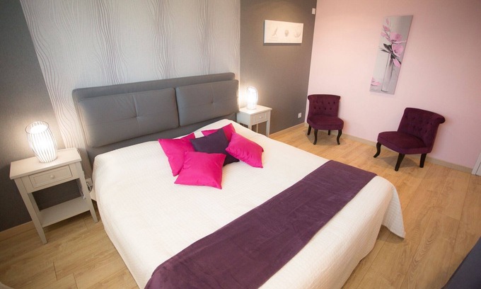 Bruc-sur-Aff Bed & Breakfast | Explore Les Bruyères Room 180 with Pool & Family-Friendly Fun