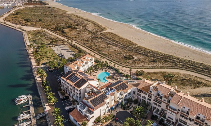 Saint-Cyprien Plage Hotel | Experience Les Bulles de Mer: Eco-Friendly Spa Retreat