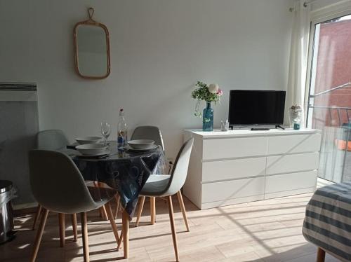 Fos-sur-Mer Apartment | Family-Friendly Retreat at Appartement les Carabins