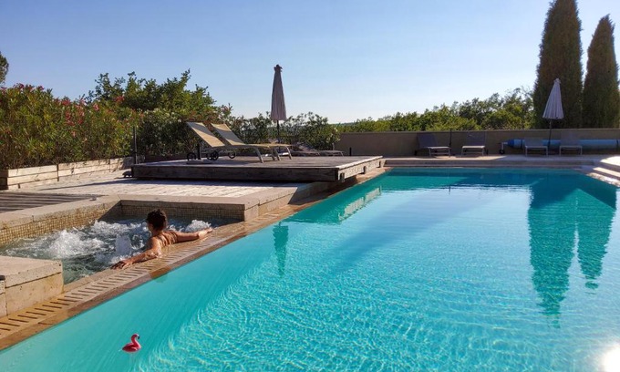 Vogue House | Oceanfront Serenity at Les Carriers "maison d'hôtes"