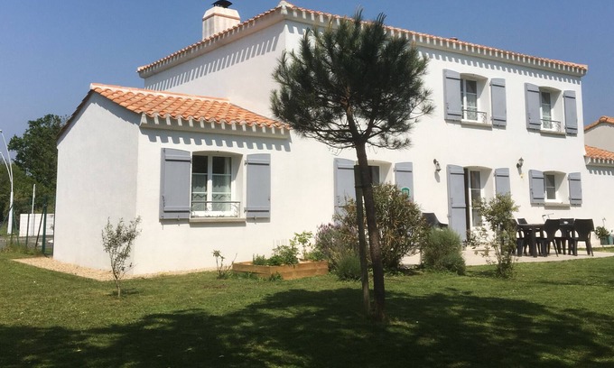 Chateau-d'Olonne House | Les Castelonnes - 4km from the beach