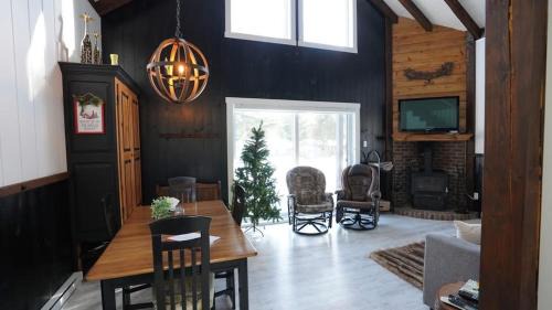 Mauricie Cabin | Oceanfront Retreat at Les Chalets Double K #3
