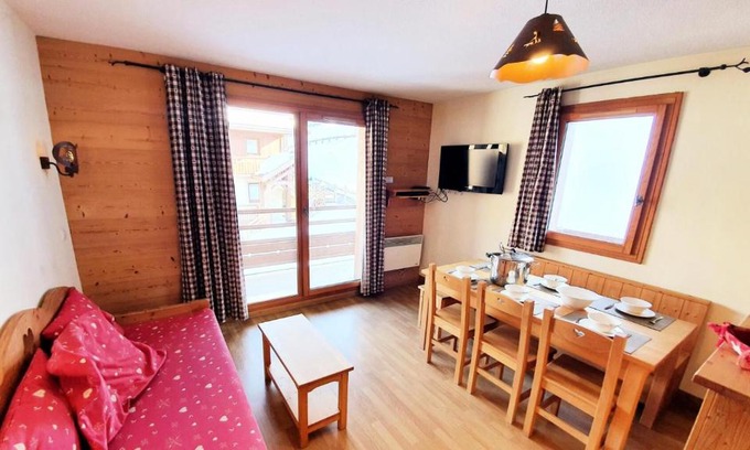Les Claux Apartment | Les Chalets Des Rennes - Ideal Retreat for 6 with Pool