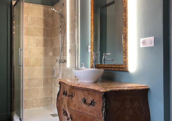 Bergues House | Discover Bergues: Family-Friendly Rooms in the Heart of Town