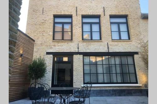 Bergues Apartment | Serene Duplex Retreat in the Heart of Bergues - 9.4/10 Rated
