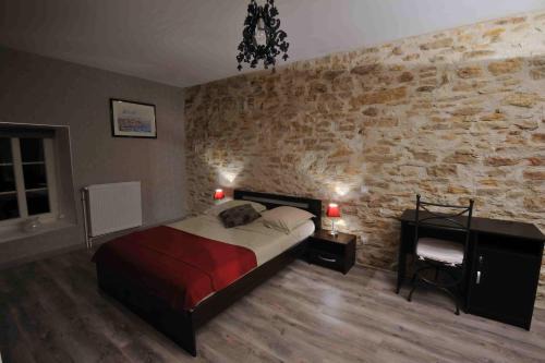 Saints-Geosmes Bed & Breakfast | Discover Les Chambres d'Eponine: Pet-Friendly Retreat