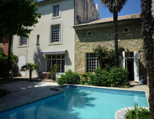 Roquemaure Bed & Breakfast | Oceanfront Bliss at Les Chambres d'hôtes de Luneil B&B
