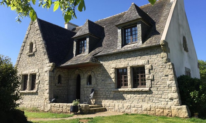 Saint-Sauveur Bed & Breakfast | Kid-Friendly Retreat at Les Chambres de KERCHELGEN