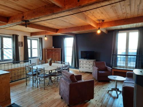 Les Ternes Apartment | Discover Les Chambres de la Cour: Family-Friendly Gite