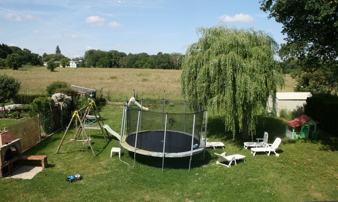 Conches-sur-Gondoire House | Inviting Les Chambres D'aline: Family-Friendly with Breakfast