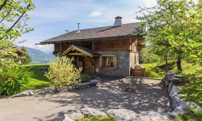 Marthod House | Enjoy Family-Friendly Comfort at Les Champerons - Marthod