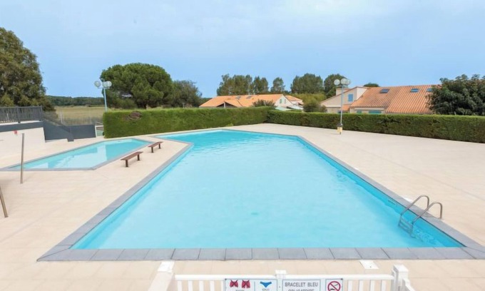 Les Mathes House | Relax at Les Charmilles: Oceanfront Bliss Awaits You