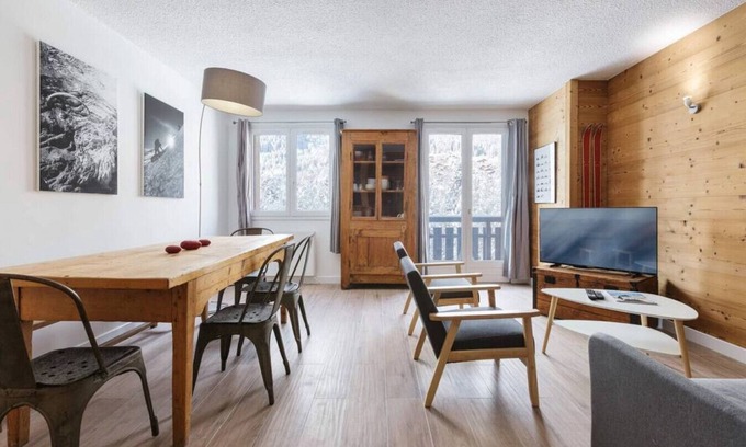 Chamonix-Mont-Blanc Apartment | Les Choucas: Top-Rated 2-Bedroom with Scenic Views