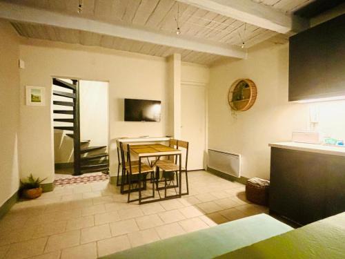 Remoulins House | Cozy Retreat at La Cigale du Pont du Gard - Pet Friendly Stay