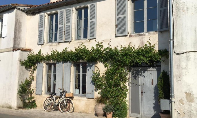 Ars-en-Re House | Experience Elegance at Les Clés d'Ars - 4 Star, Guest Rated 10/10