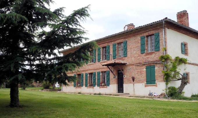 Montjoire Bed & Breakfast | Family-Friendly Escape at Les Convertigues with Pool