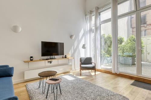 Quartier des Grandes-Carrieres Apartment | Discover Les Cottages de Montmartre with Secret Courtyard