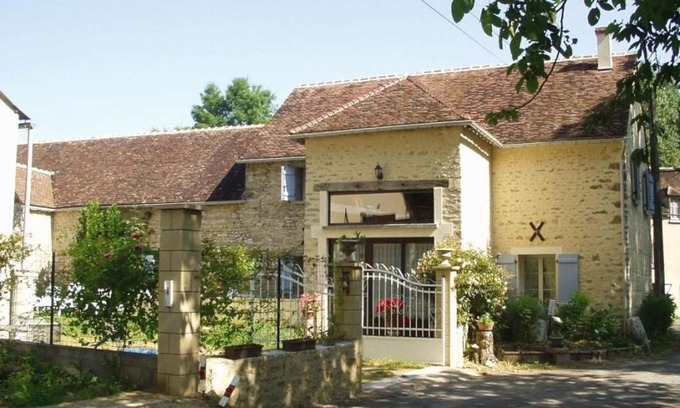 Augerville-la-Riviere House | Experience Les Coucous: Pet-Friendly and Family-Oriented Stay