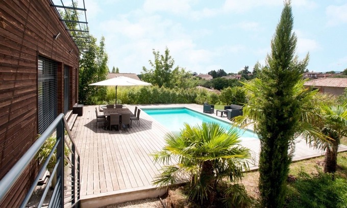 Charnay-les-Macon Bed & Breakfast | Experience Les Crays De Levigny: Ocean View & Pool Delights
