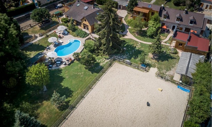 Saint-Ouen-en-Brie Bed & Breakfast | Unforgettable Stays at Les Crinieres En Brie - 9.1/10 Rating